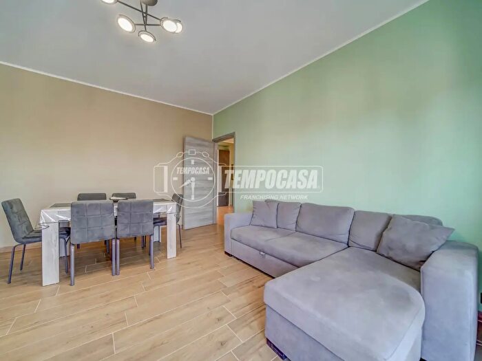 Appartamento trilocale in vendita in Via Pietro Maroncelli, Cassano Magnago