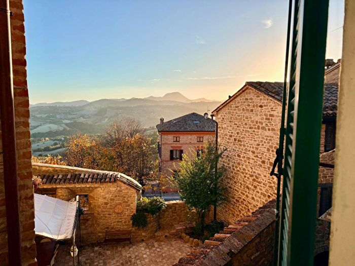 Appartamento con 7 locali in vendita in Via Lancellotti, Staffolo