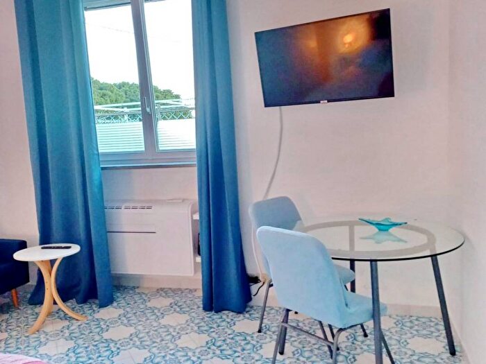 Appartamento bilocale in affitto in via Traversa Croce, Centro, Capri