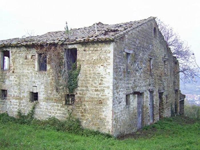 Casa con 6 locali in vendita in Piazza Matteotti, Maiolati Spontini