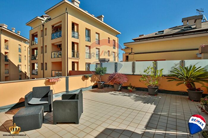 Appartamento con 6 locali in vendita in Via Cibrario, Genova