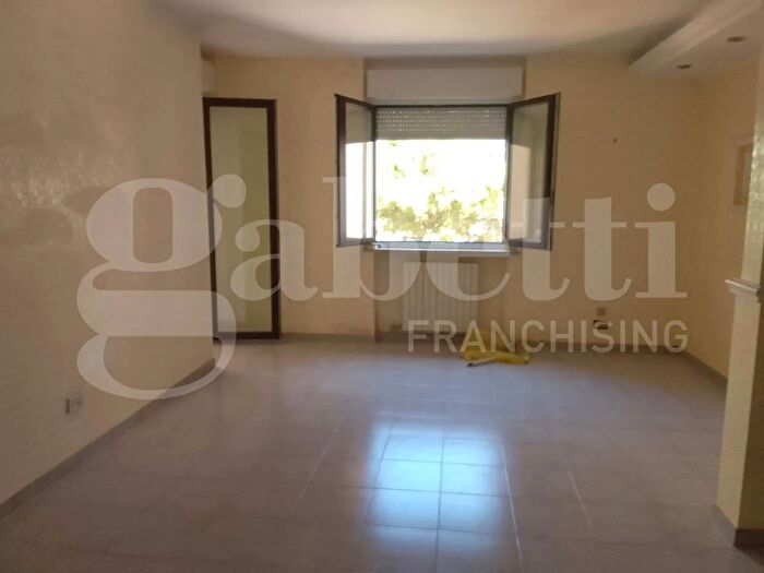 Appartamento trilocale in vendita in Piazza GBTedesco, Taranto