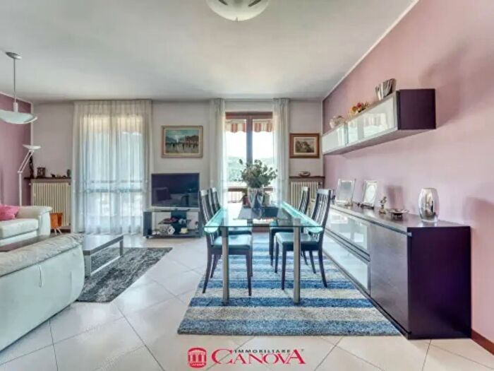 Casa quadrilocale in vendita in Via Gioacchino Rossini, Como