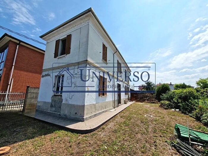 Casa quadrilocale in vendita in Via Stazione Pizzale, Pizzale