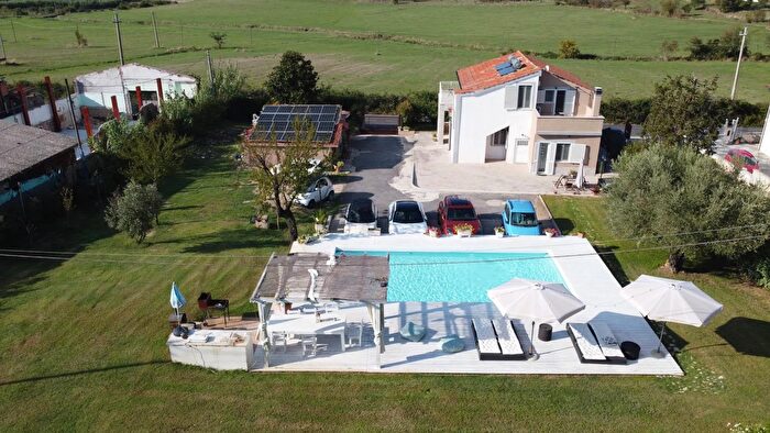 Casa con 6 locali in vendita in Via Castelchiodato Snc, Monterotondo