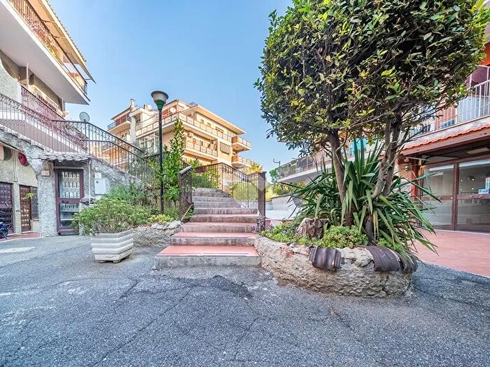 Appartamento bilocale in vendita in Via Casal Saraceno, Roma