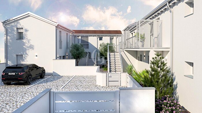 Appartamento trilocale in vendita in Desenzano Del Garda