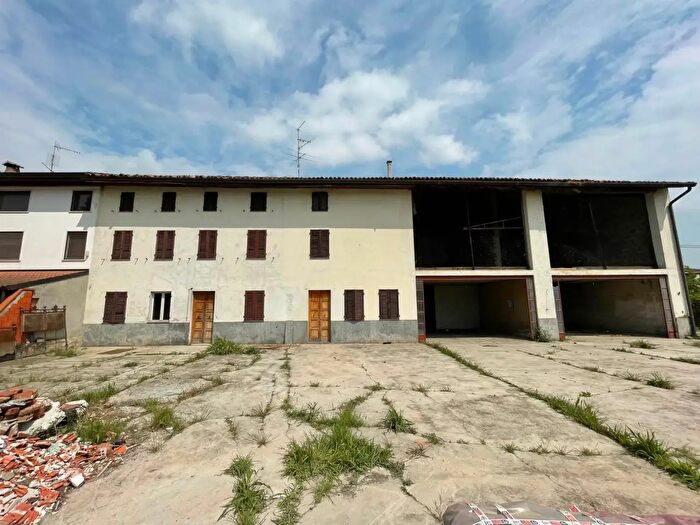 Casa con 10 locali in vendita in Cantone Cerreto, Casale Monferrato