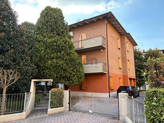 Casa con 12 locali in vendita in Corso Martiri, Castelfranco Emilia