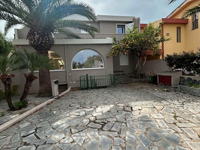 Casa con 5 locali in vendita in Via SOru E Mari, Quartu SantElena