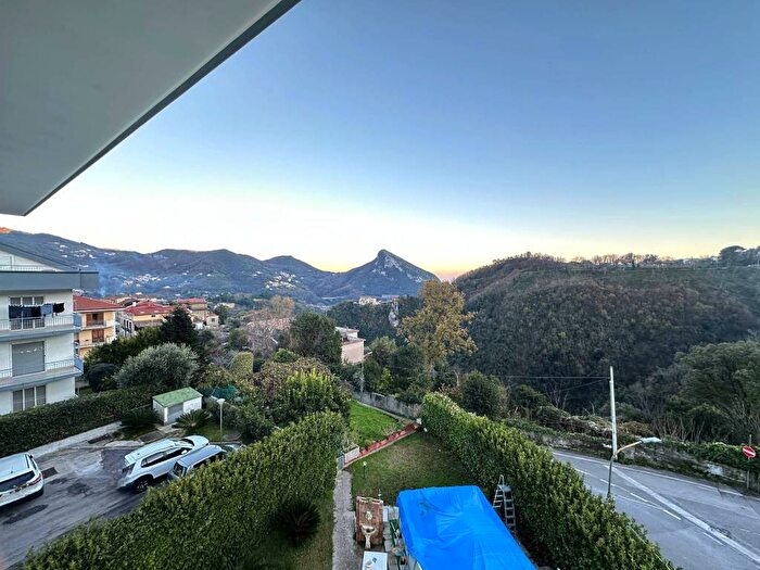 Appartamento con 5 locali in affitto in Via Francesco Vecchione, Centro, Cava de Tirreni