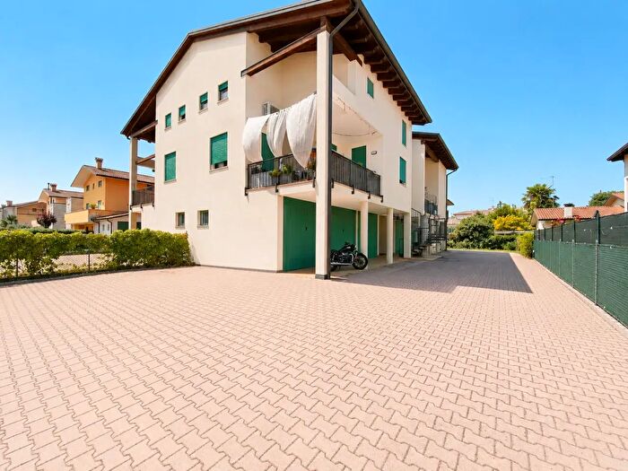 Appartamento trilocale in vendita in Via Generale Carlo Alberto dalla Chiesa, Bolzano Vicentino
