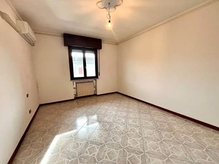 Casa con 5 locali in vendita in Moglia