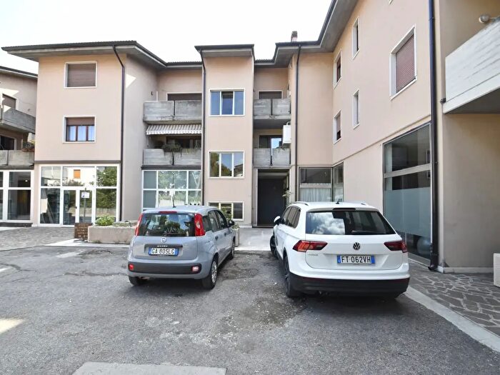 Appartamento trilocale in vendita in Via Gardesana, Bussolengo