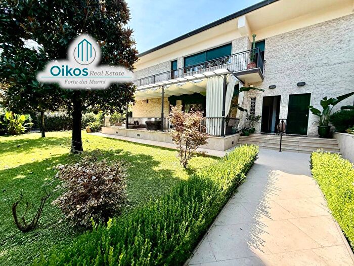 Casa con 6 locali in affitto in Via Giuseppe Verdi, Centro, Forte dei Marmi