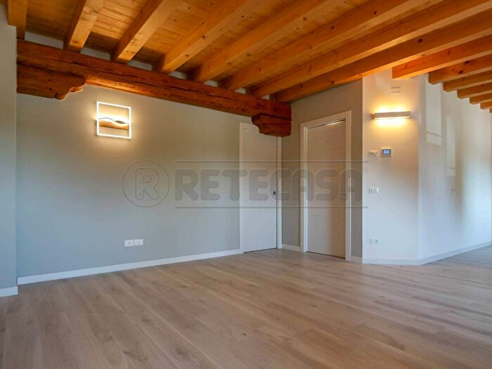 Appartamento quadrilocale in affitto in Via Morosana, Monticello Conte Otto