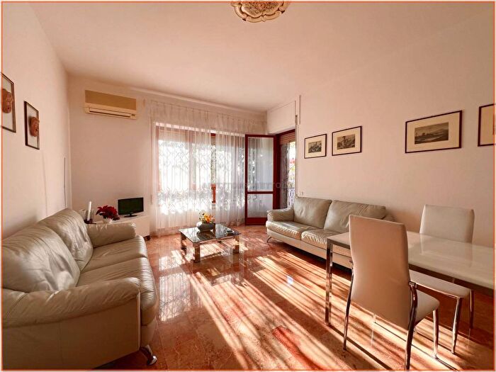 Appartamento con 5 locali in affitto in Viale dellUnità dItalia, Centro, Formia