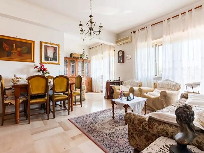 Appartamento bilocale in vendita in Via Fausta Labia, Roma