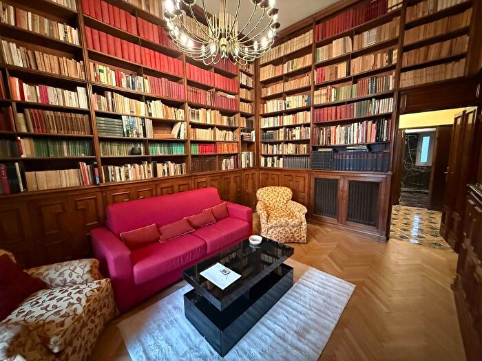 Appartamento quadrilocale in affitto in Piazza Amedeo, Piazza Amedeo Parco Margherita, Napoli