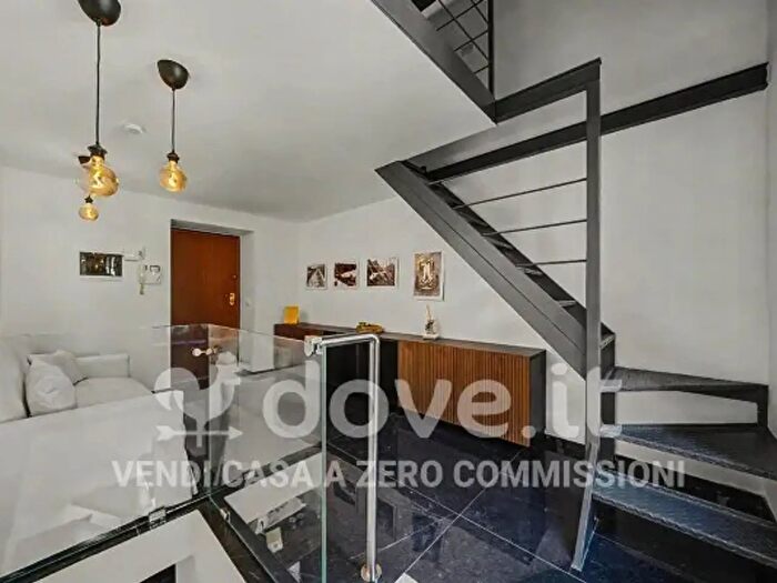 Appartamento trilocale in vendita in Via Fiori Chiari, Milano