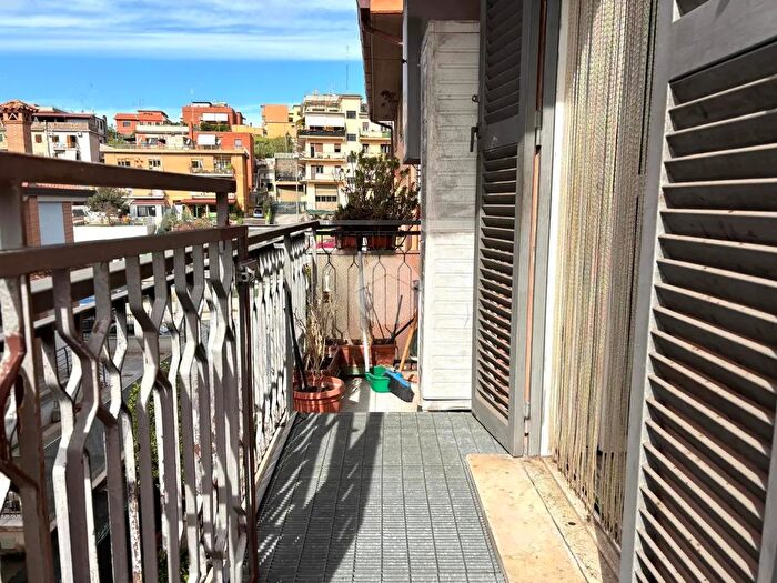 Appartamento trilocale in vendita in Via degli Amodei, Roma