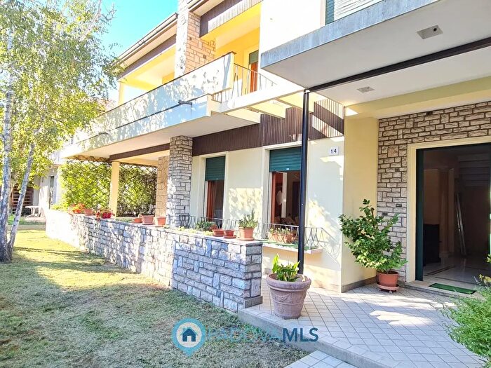 Casa con 6 locali in vendita in Viale delle Terme, Abano Terme