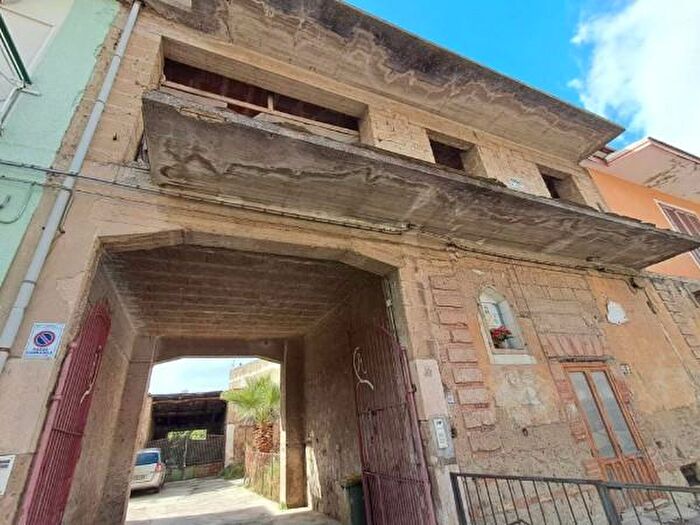 Casa con 6 locali in vendita in Via Polvica Snc, San Felice A Cancello