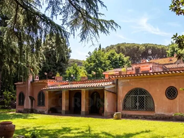 Casa con 6 locali in vendita in Via Appia Antica, Roma