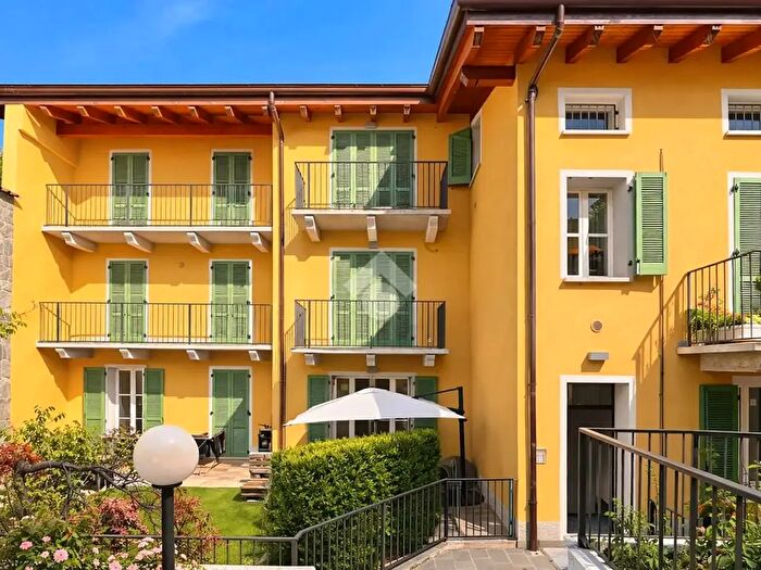 Appartamento trilocale in vendita in Piazza Alessandro Manzoni, Airuno