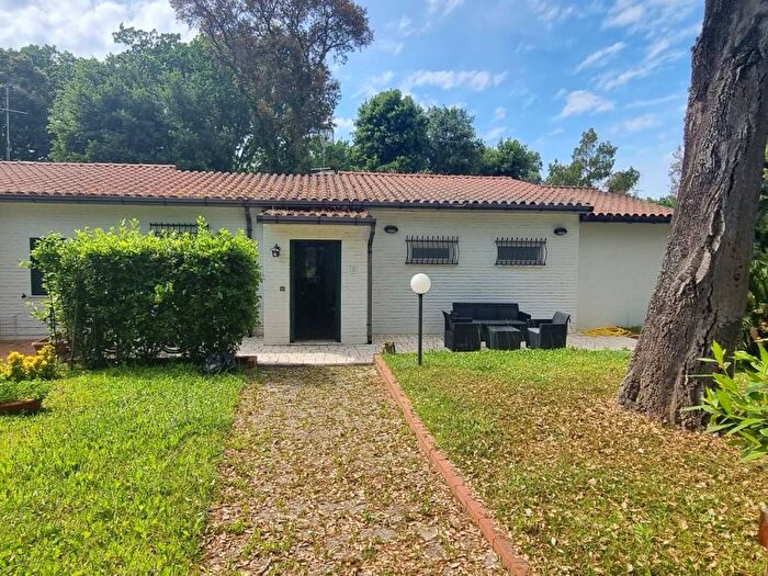 Casa quadrilocale in affitto in Viale delle Querce, Selva Piana Baia Dargento, Sabaudia