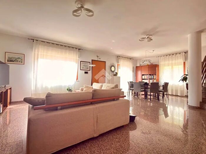 Casa con 6 locali in vendita in Via dei Giacinti, Ascoli Piceno