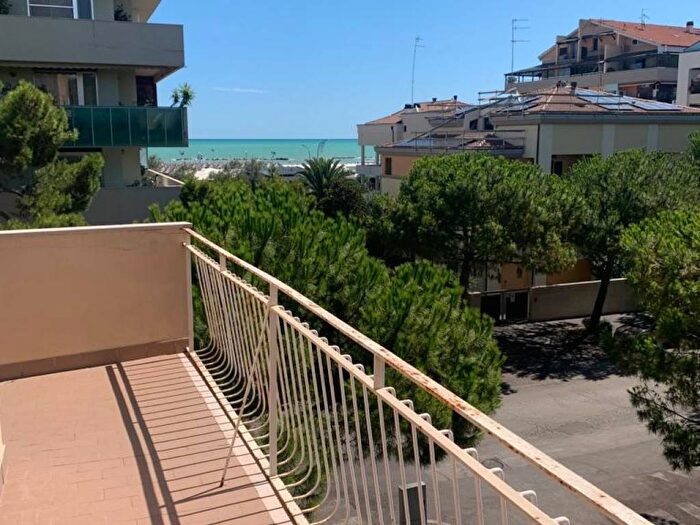 Appartamento quadrilocale in affitto in Lungomare Strada Parco, Pescara