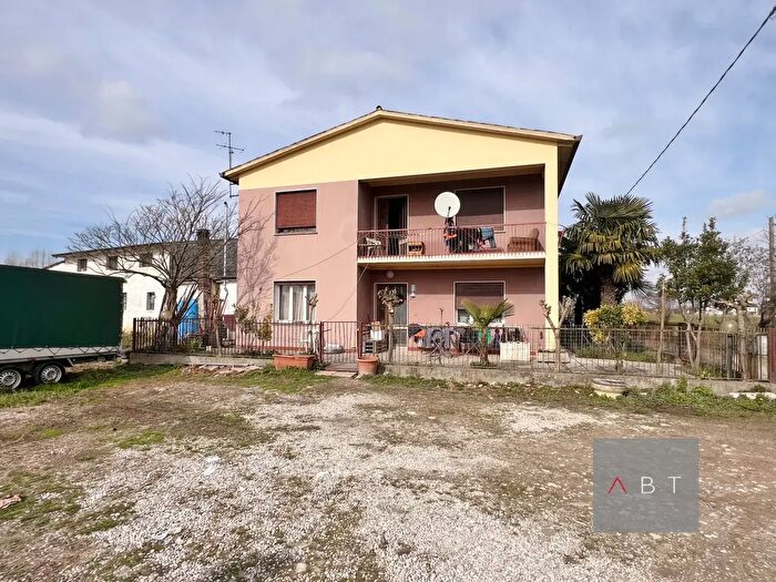 Casa con 5 locali in vendita in Piazzola Sul Brenta