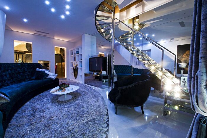 Casa con 7 locali in vendita in Riparbella