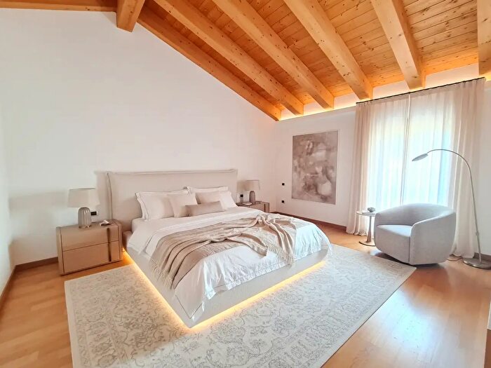 Appartamento con 6 locali in vendita in Via Roma, Montegrotto Terme