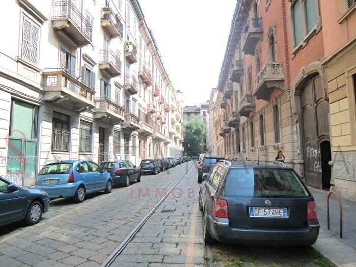 Appartamento trilocale in affitto in Via Ausonio, Corso Genova, Milano