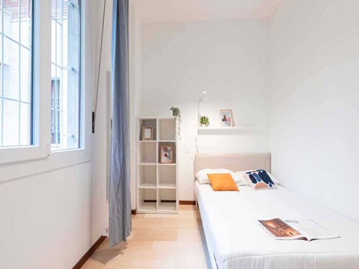 Appartamento con 5 locali in affitto in Via Bartolomeo D'Alviano, Lorenteggio, Milano
