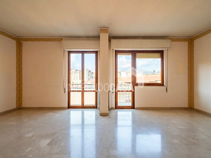 Appartamento con 5 locali in vendita in Via Malaspina, Palermo