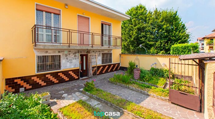 Casa bilocale in vendita in Via Giuseppe Verdi Vanzaghello Milano Lombardia Italia, Vanzaghello