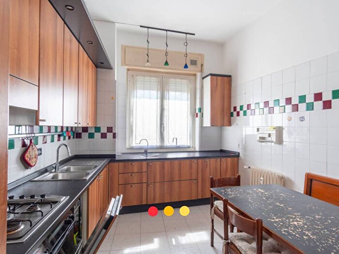 Appartamento trilocale in affitto in Via Guglielmo Corrado Röntgen, Bocconi, Milano