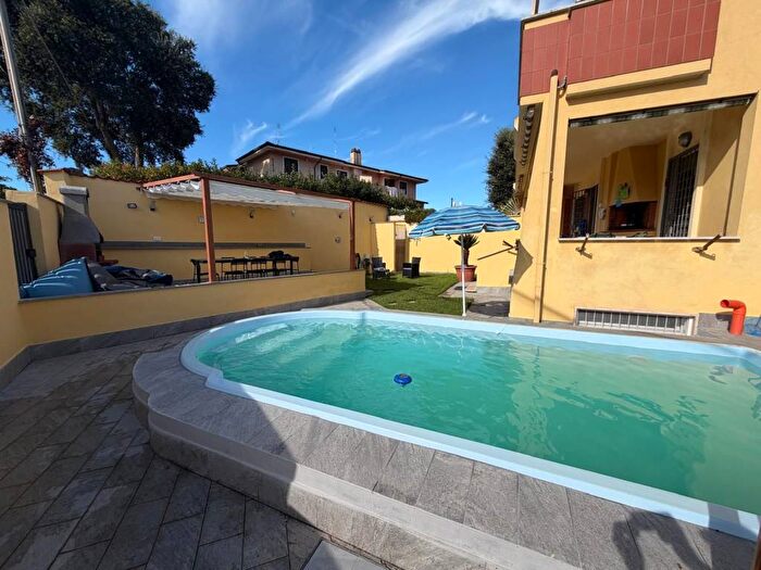 Casa trilocale in vendita in Via Peneo, Villa Claudia, Anzio