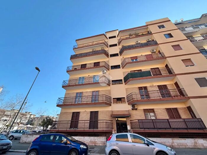 Appartamento quadrilocale in vendita in Via Daunia, Bari