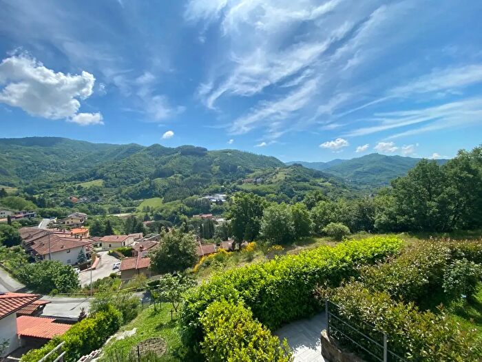 Appartamento quadrilocale in vendita in Via Senones, Vernio