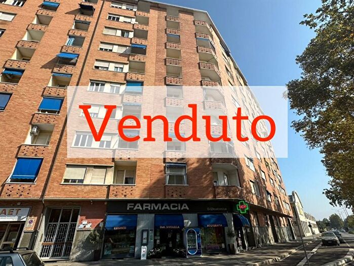 Appartamento trilocale in vendita in Corso Grosseto, Torino