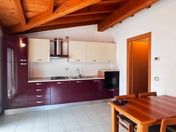 Appartamento bilocale in affitto in Via della Santa, Paratico
