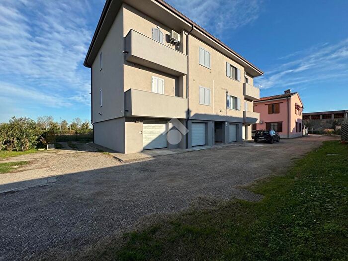 Appartamento trilocale in vendita in Via Vialetto, Casaletto Vaprio