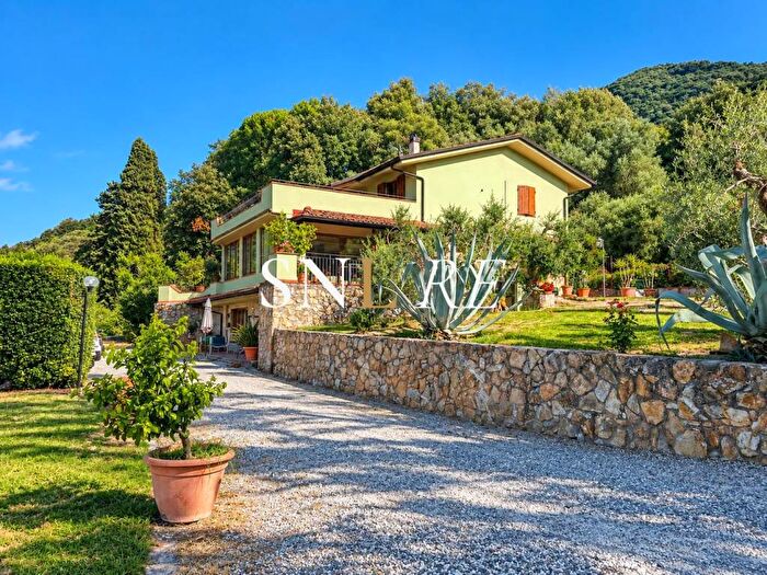 Casa con 6 locali in vendita in Via per Gattaiola, Fagnano Meati, Lucca