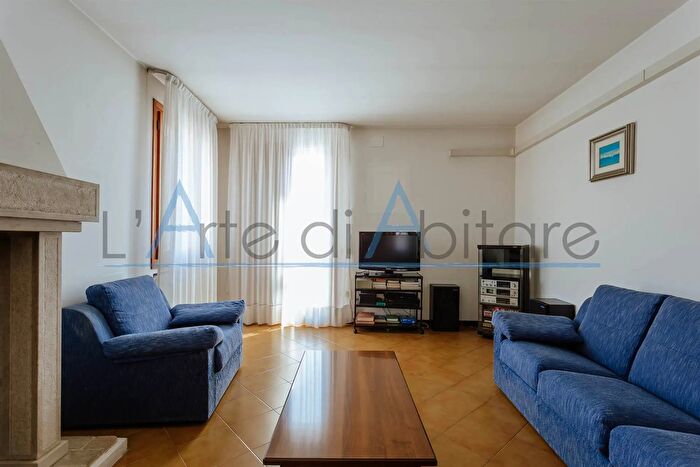 Casa con 8 locali in vendita in Piove di Sacco, Piove Di Sacco