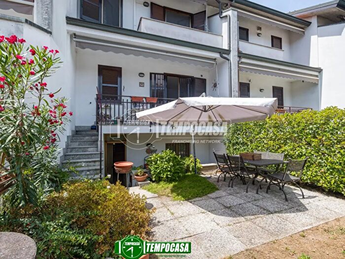 Casa quadrilocale in vendita in Bellinzago Lombardo