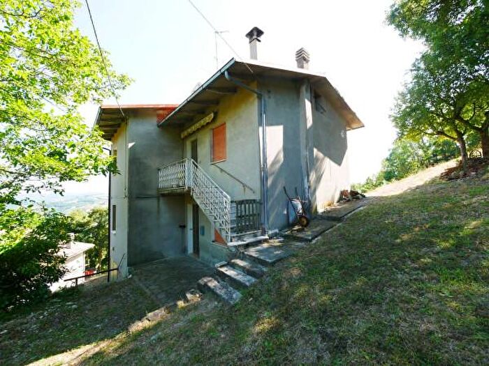 Casa con 6 locali in vendita in Via San Dalmazio, Serramazzoni